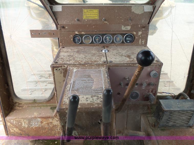 image for item J5480 1976 Caterpillar D9H dozer