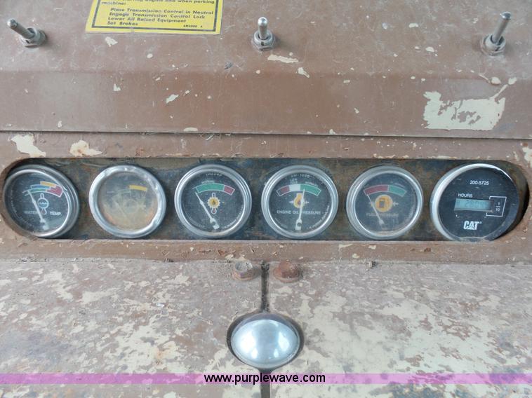 image for item J5480 1976 Caterpillar D9H dozer