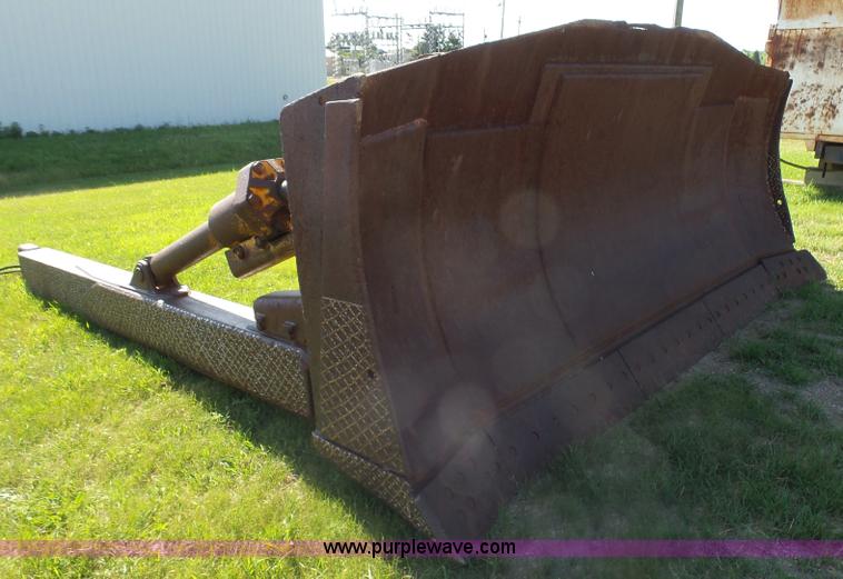 image for item J5480 1976 Caterpillar D9H dozer