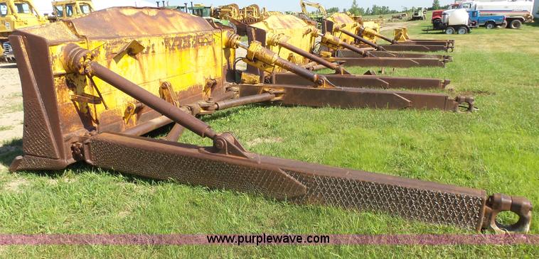 image for item J5480 1976 Caterpillar D9H dozer