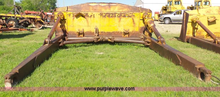 image for item J5480 1976 Caterpillar D9H dozer
