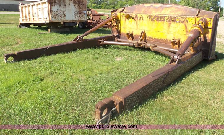 image for item J5480 1976 Caterpillar D9H dozer