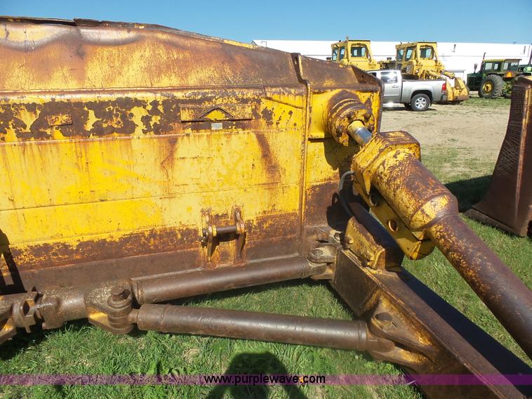 image for item J5480 1976 Caterpillar D9H dozer