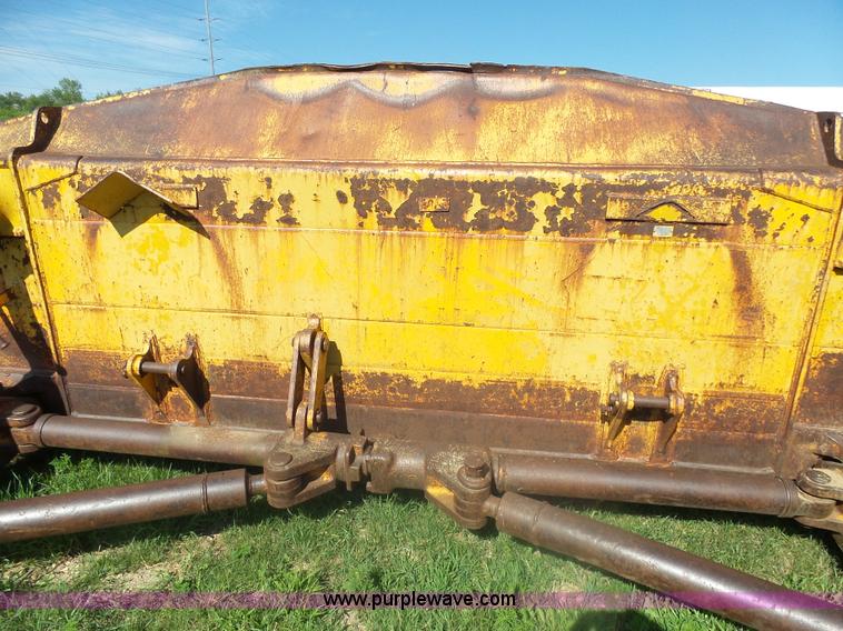 image for item J5480 1976 Caterpillar D9H dozer