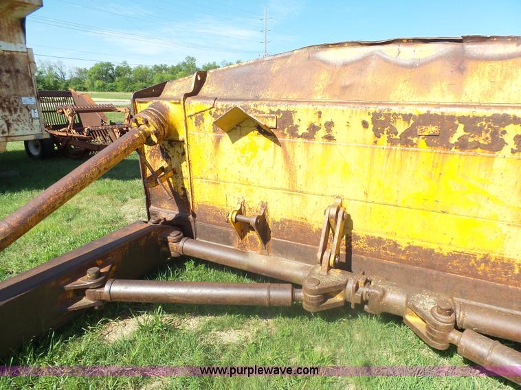 image for item J5480 1976 Caterpillar D9H dozer
