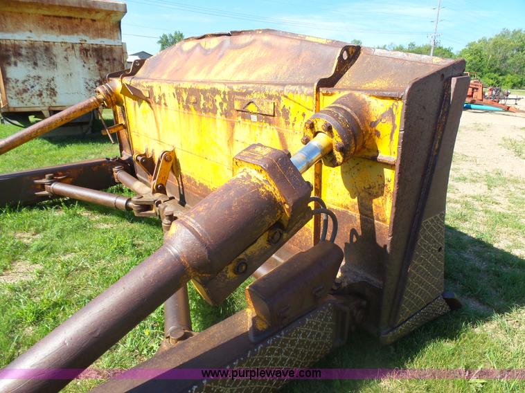 image for item J5480 1976 Caterpillar D9H dozer