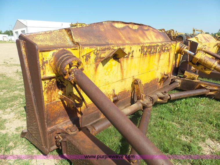 image for item J5480 1976 Caterpillar D9H dozer
