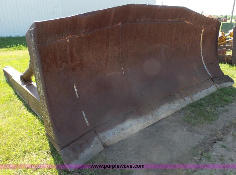 image for item J5480 1976 Caterpillar D9H dozer