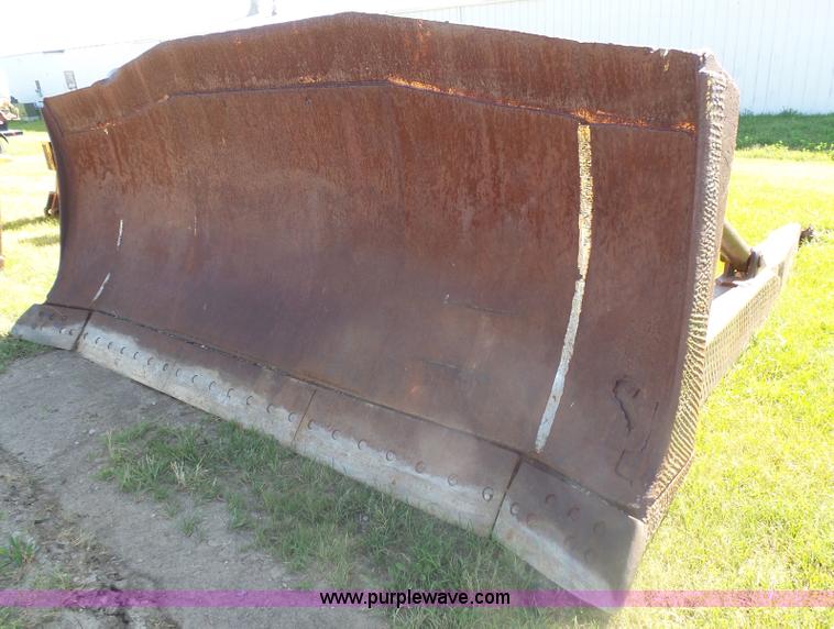 image for item J5480 1976 Caterpillar D9H dozer