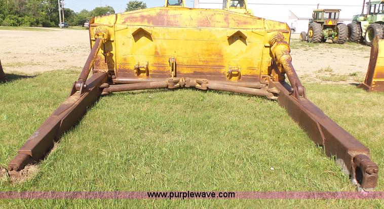 image for item J5480 1976 Caterpillar D9H dozer