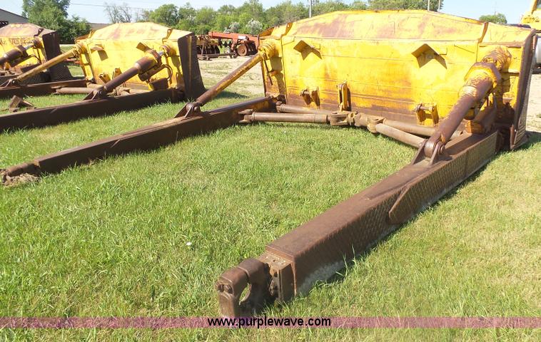 image for item J5480 1976 Caterpillar D9H dozer
