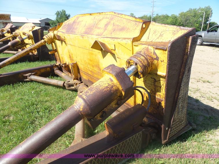 image for item J5480 1976 Caterpillar D9H dozer