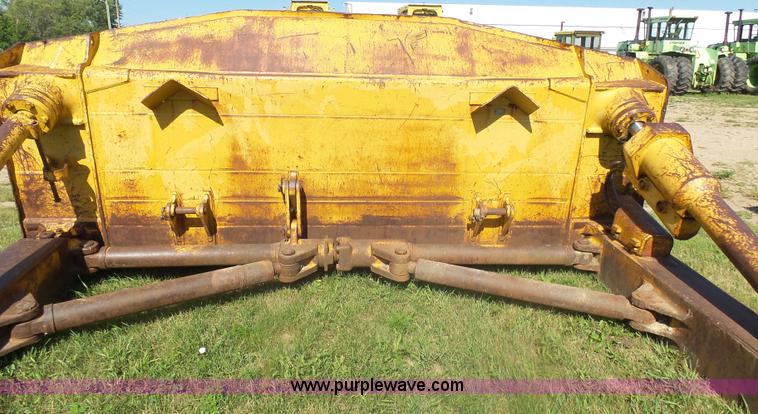 image for item J5480 1976 Caterpillar D9H dozer