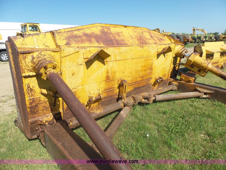 image for item J5480 1976 Caterpillar D9H dozer