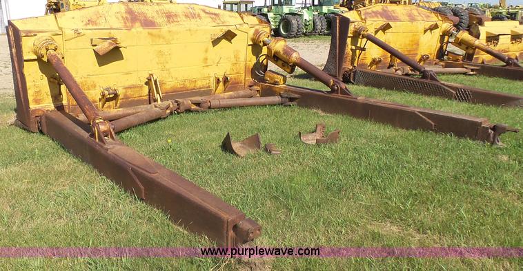 image for item J5491 1979 Caterpillar D9H dozer