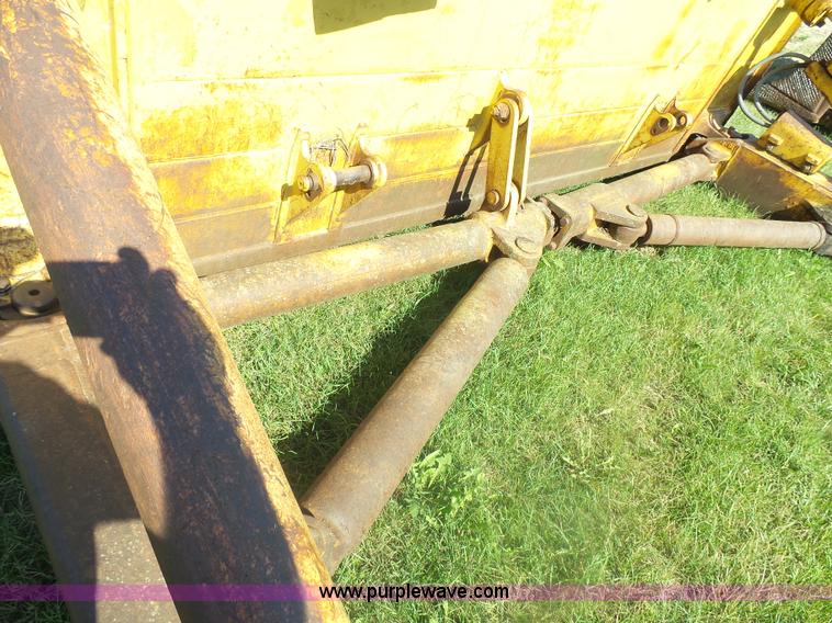 image for item J5491 1979 Caterpillar D9H dozer