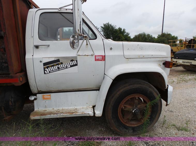 image for item K1171 1973 Chevrolet Custom Deluxe flatbed truck