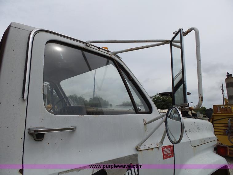 image for item K1171 1973 Chevrolet Custom Deluxe flatbed truck