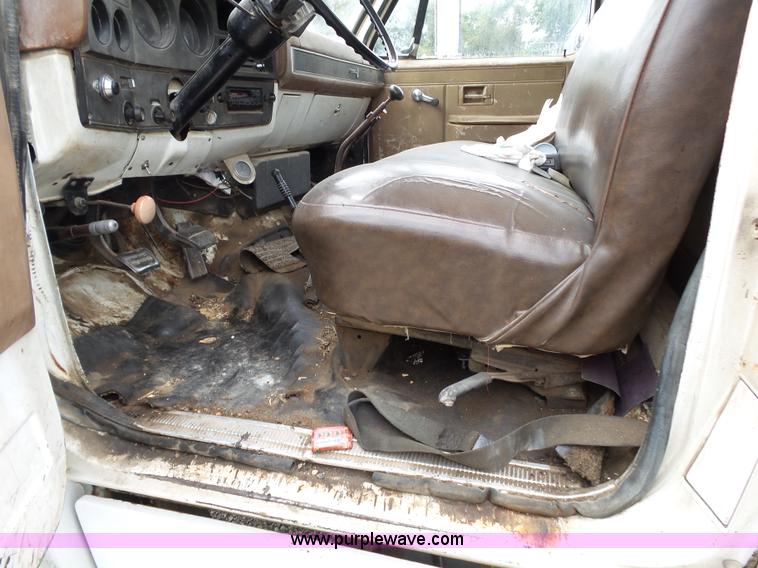 image for item K1171 1973 Chevrolet Custom Deluxe flatbed truck