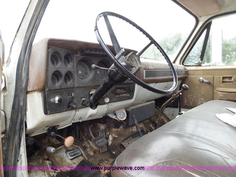 image for item K1171 1973 Chevrolet Custom Deluxe flatbed truck