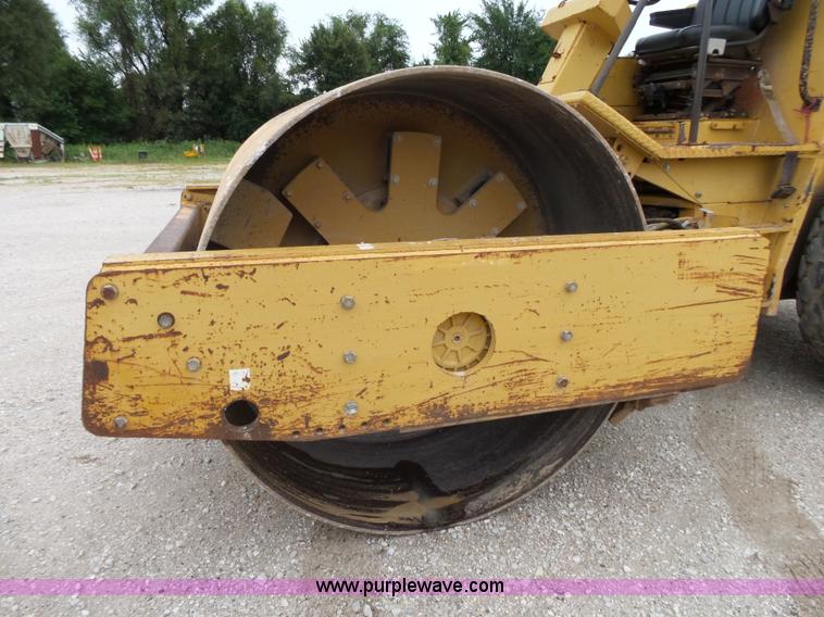 image for item K1173 1993 Caterpillar CS-563 single drum roller