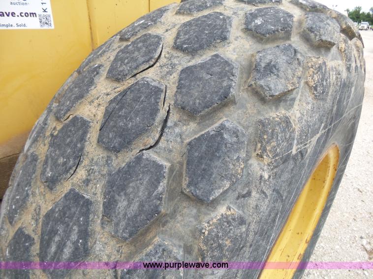 image for item K1173 1993 Caterpillar CS-563 single drum roller