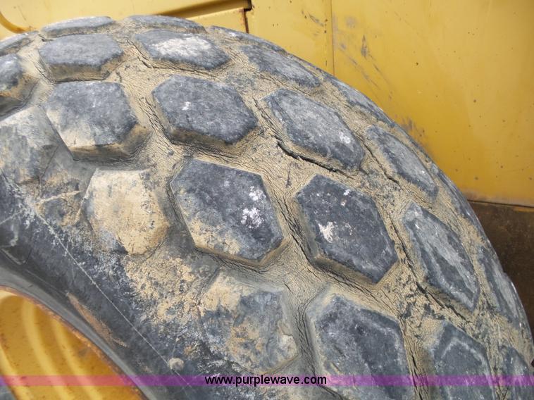 image for item K1173 1993 Caterpillar CS-563 single drum roller