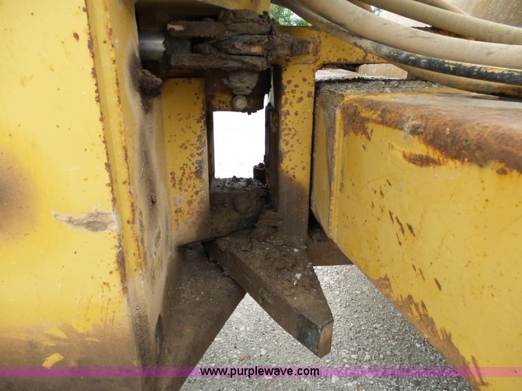 image for item K1173 1993 Caterpillar CS-563 single drum roller