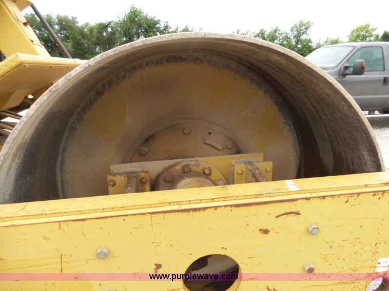 image for item K1173 1993 Caterpillar CS-563 single drum roller