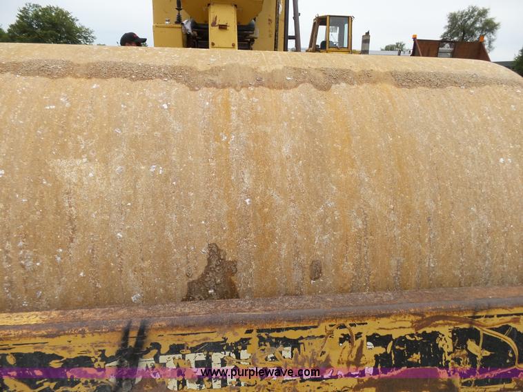 image for item K1173 1993 Caterpillar CS-563 single drum roller