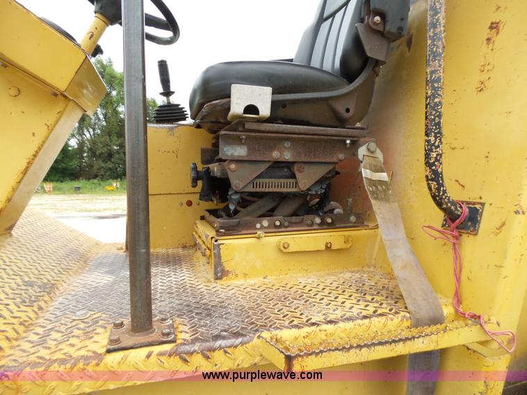 image for item K1173 1993 Caterpillar CS-563 single drum roller