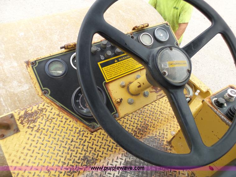 image for item K1173 1993 Caterpillar CS-563 single drum roller