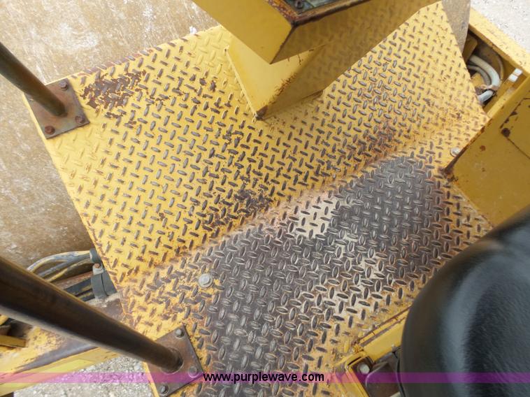 image for item K1173 1993 Caterpillar CS-563 single drum roller