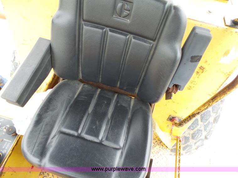 image for item K1173 1993 Caterpillar CS-563 single drum roller