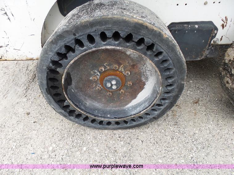 image for item K1174 2000 Bobcat 863 skid steer