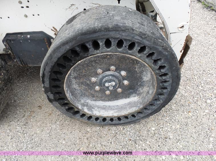 image for item K1174 2000 Bobcat 863 skid steer