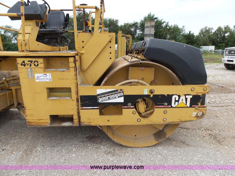 image for item K1180 2001 Caterpillar CB-534C double drum roller