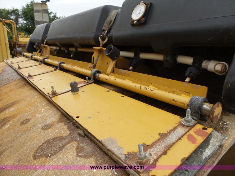 image for item K1180 2001 Caterpillar CB-534C double drum roller