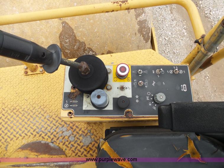 image for item K1180 2001 Caterpillar CB-534C double drum roller