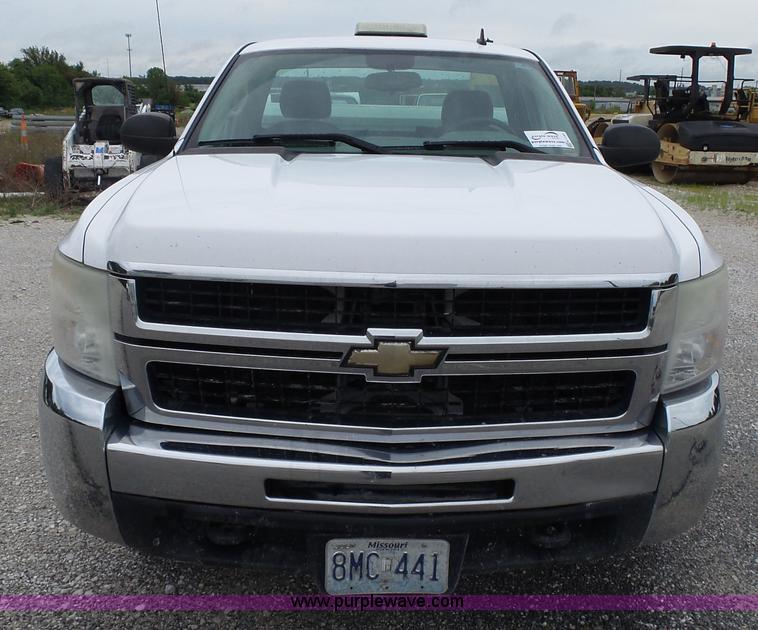 image for item K1181 2007 Chevrolet Silverado 2500HD pickup truck