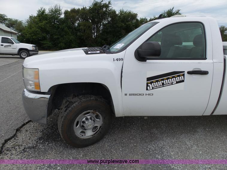 image for item K1181 2007 Chevrolet Silverado 2500HD pickup truck
