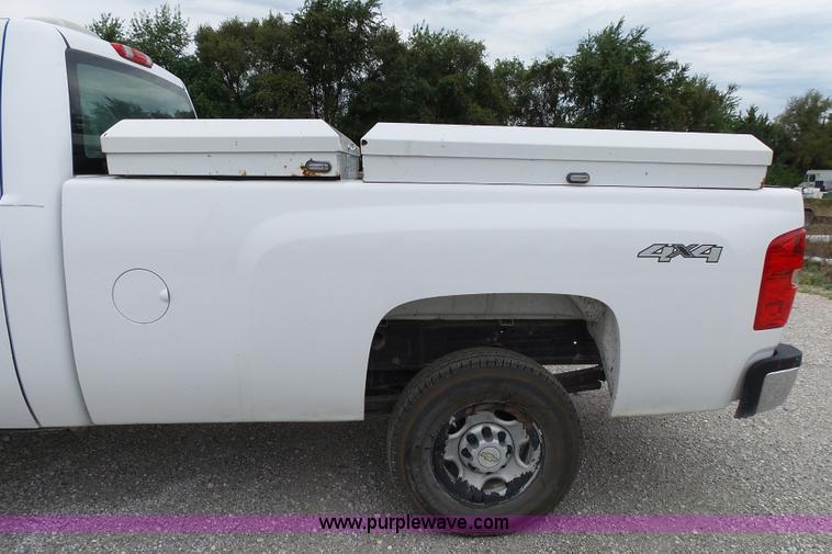 image for item K1181 2007 Chevrolet Silverado 2500HD pickup truck