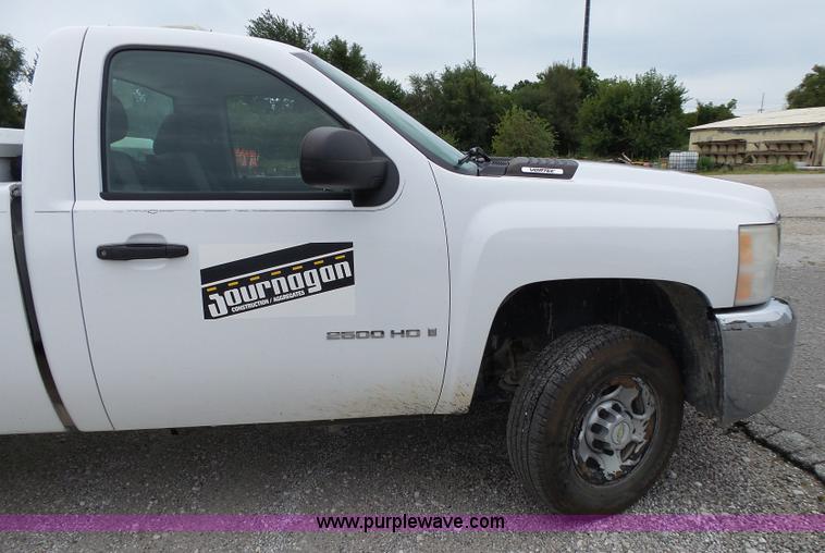 image for item K1181 2007 Chevrolet Silverado 2500HD pickup truck