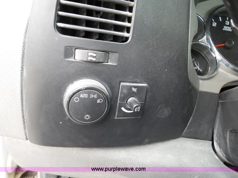 image for item K1181 2007 Chevrolet Silverado 2500HD pickup truck