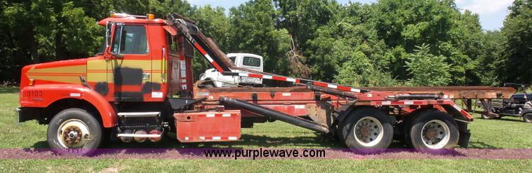 image for item K1708 1999 Volvo WG64 roll-off truck