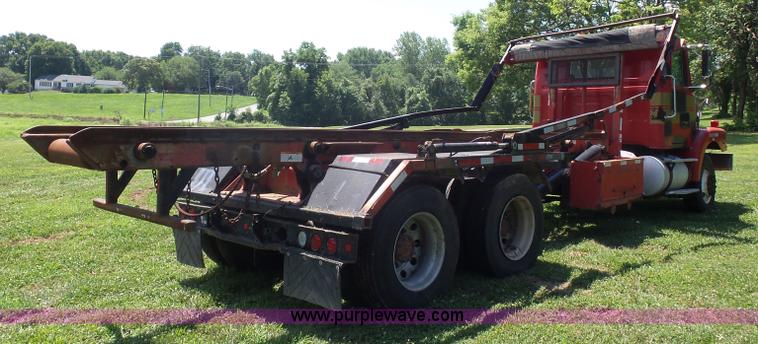 image for item K1708 1999 Volvo WG64 roll-off truck