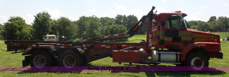 image for item K1708 1999 Volvo WG64 roll-off truck