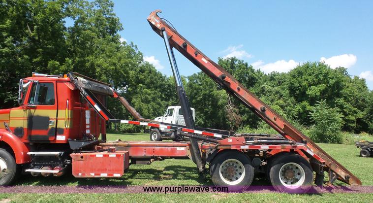 image for item K1708 1999 Volvo WG64 roll-off truck