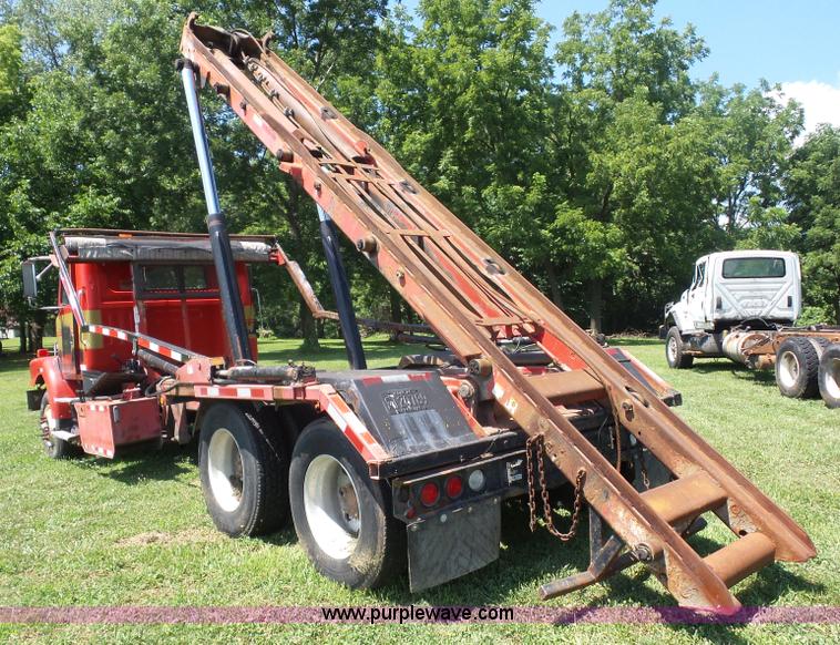 image for item K1708 1999 Volvo WG64 roll-off truck