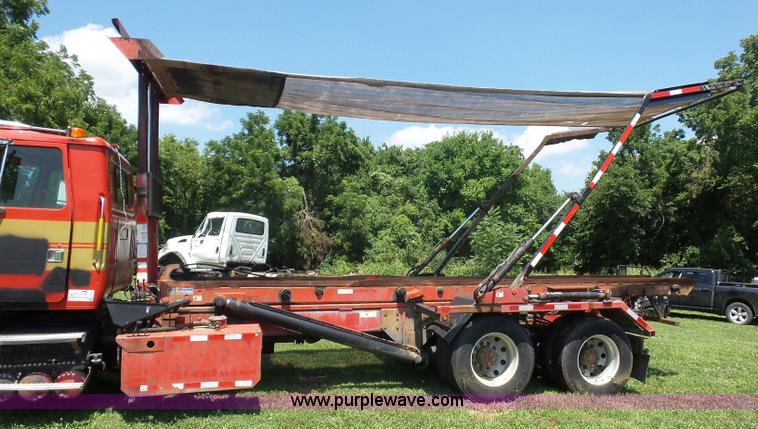 image for item K1708 1999 Volvo WG64 roll-off truck